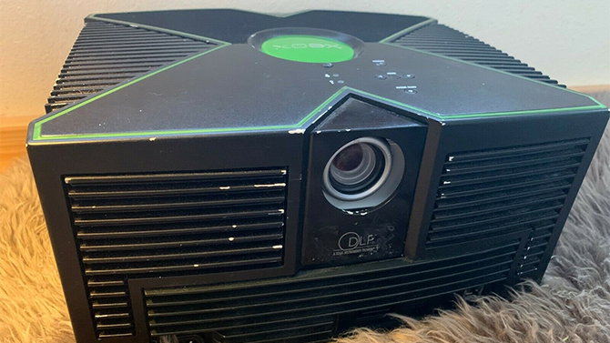 Xbox : Un curieux prototype inconnu avec projecteur incorporé apparaît ...
